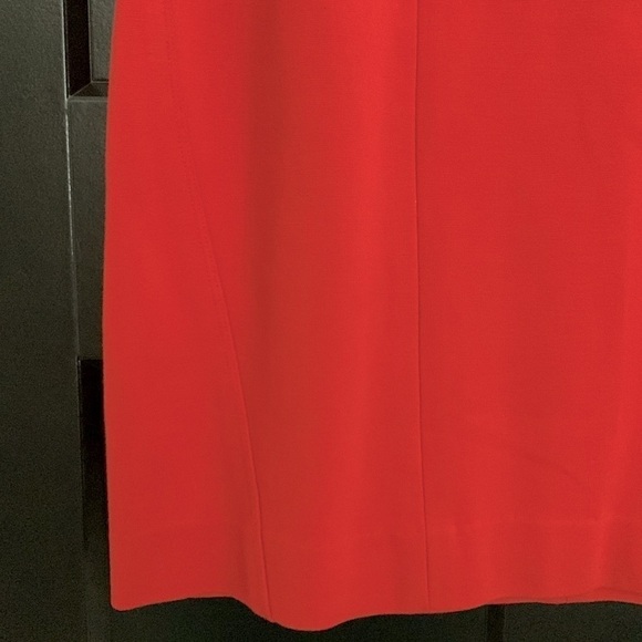 Ann Taylor Red Pencil Skirt w/Side Darting, Zipper Closure. 3% Spandex Size 12P - Picture 2 of 11